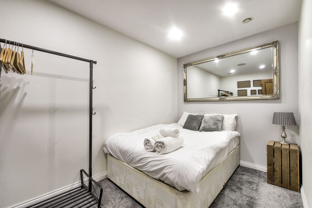 St Stephen Street Apartment view 5