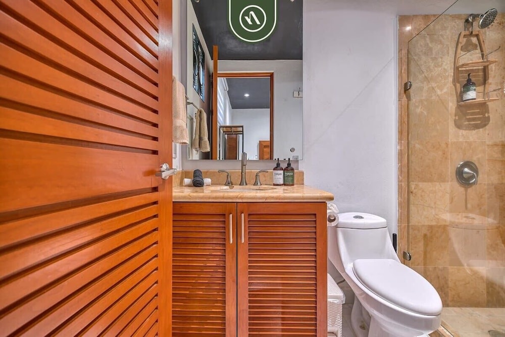Modern 2BR Condo in Old Town - Private Terrace