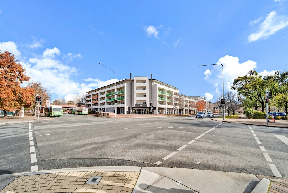 Comfy 2-bed Near the Lake With Secure Parking