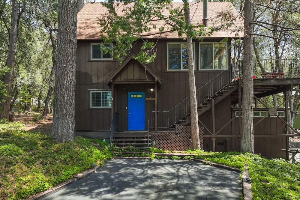Hike, Bike & Golf: Peaceful Cabin in Twain Harte! view 2