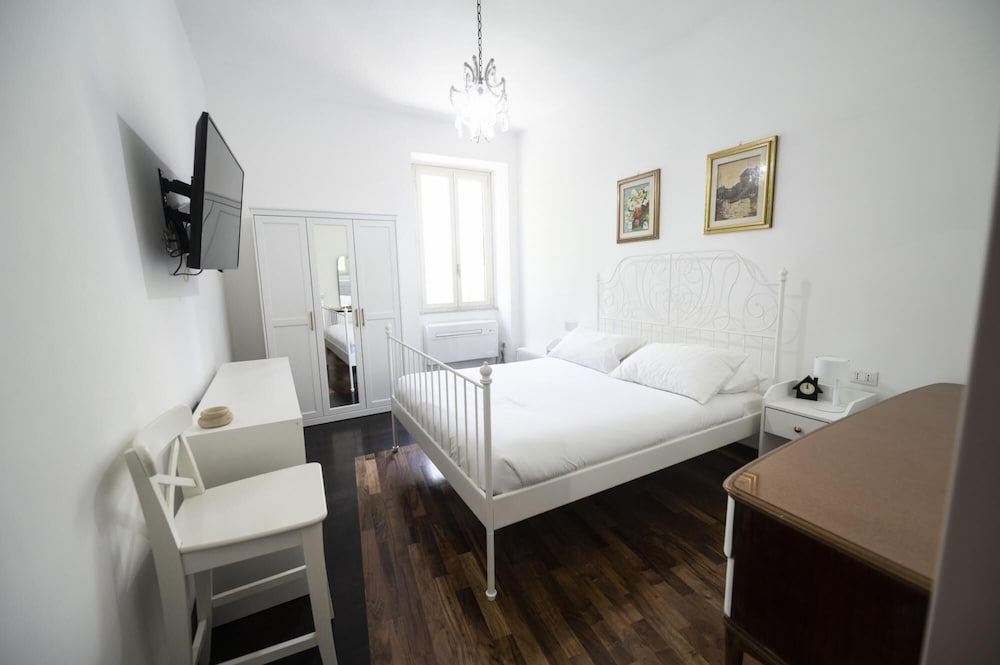 Testaccio Luminous and Large Apartment