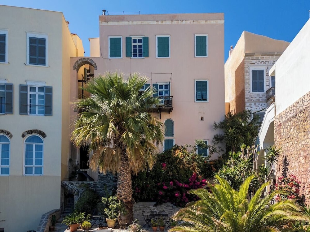 Seaside Neoclassical Property in Vaporia Ermoupoli