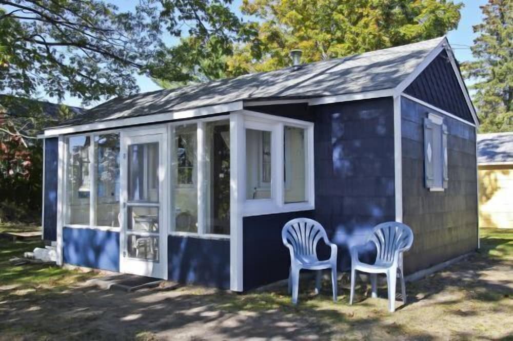 #2 - M Den 2 Bedroom Cabin by RedAwning view 5