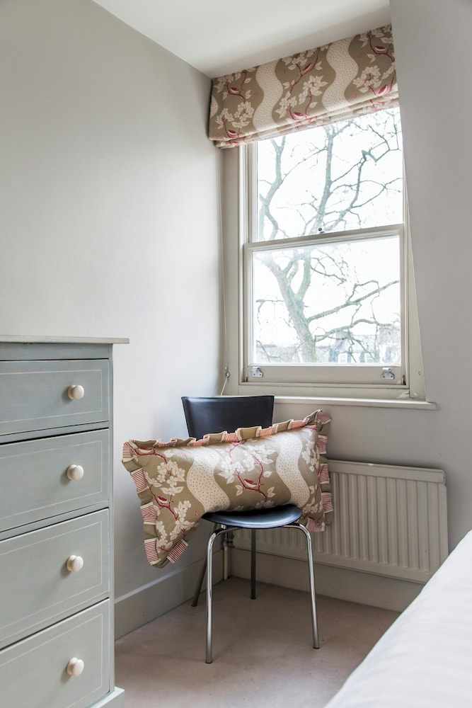Cornwall Gardens III by Onefinestay