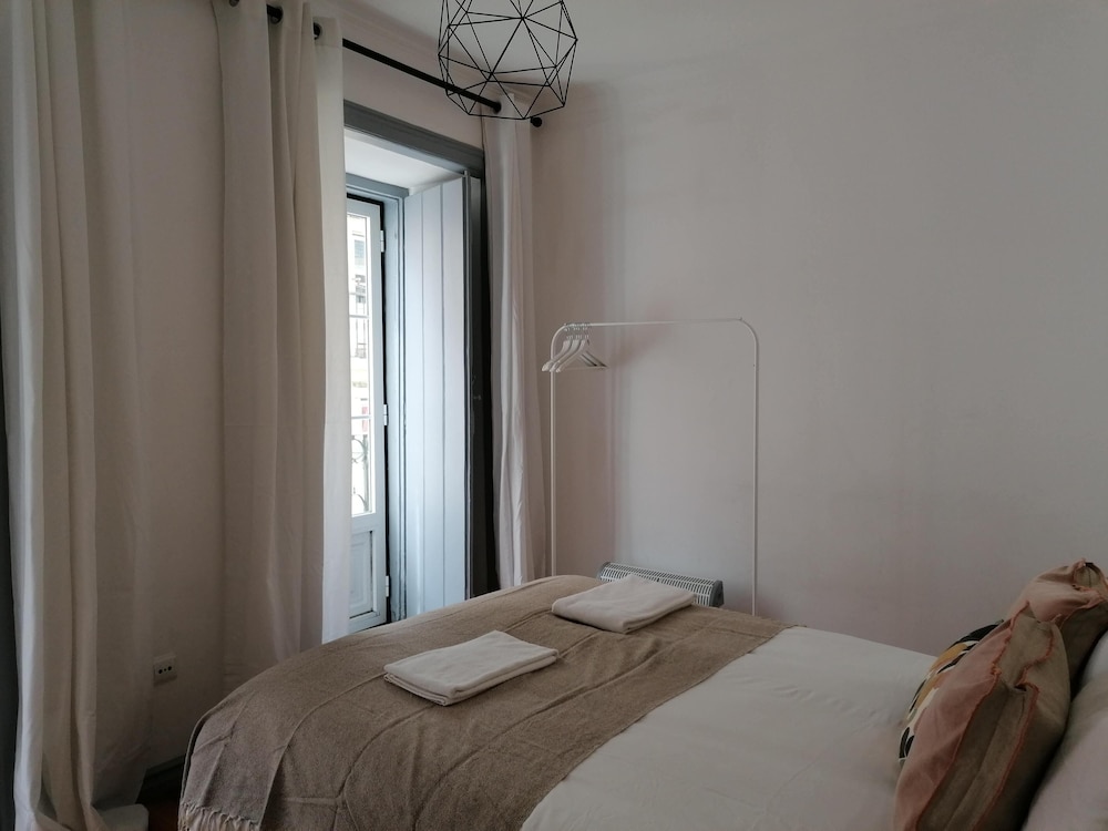 Stunning Apartment With Yard in Alfama view 5