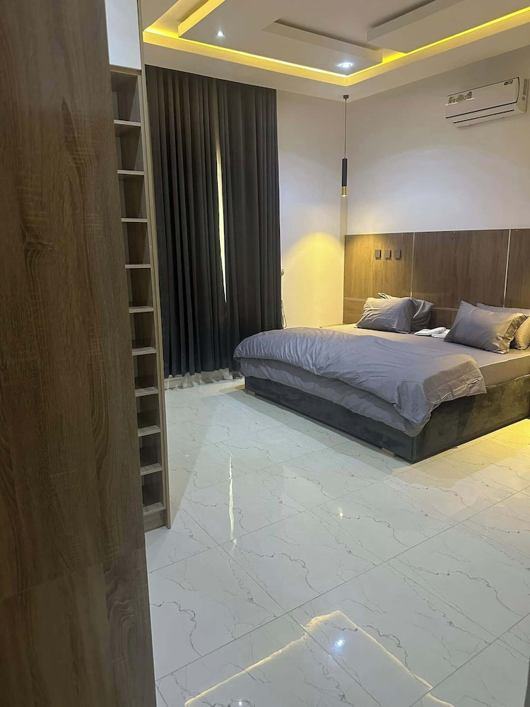 Dejays Homes and Shortlets