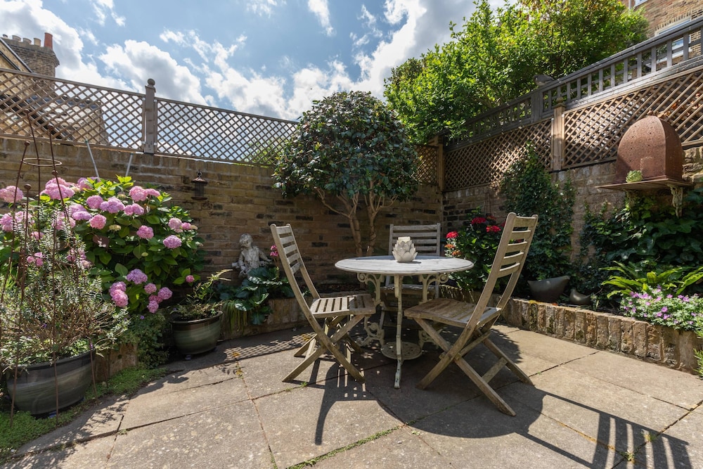 Lilyville Road III by Onefinestay