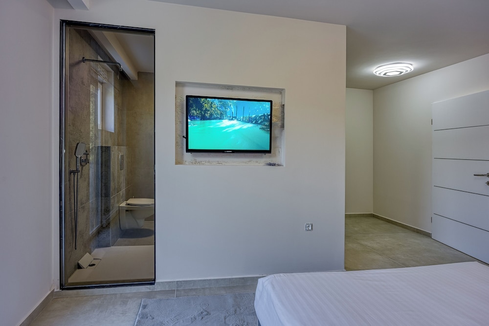 Villa Samara with Pool