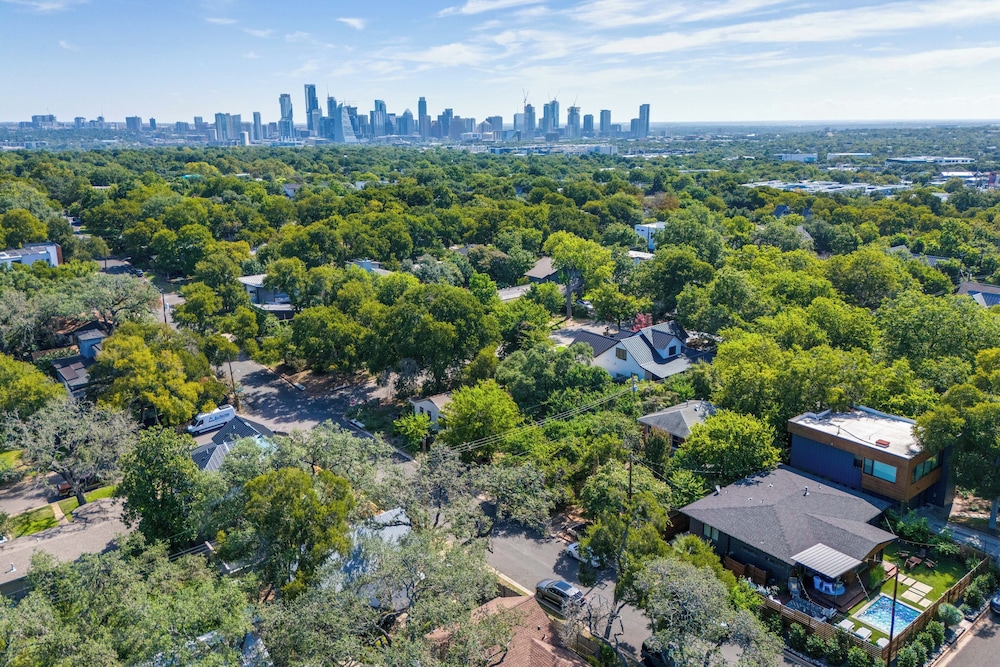 ~ 4 Mi to Downtown: Historic Austin Apartment view 5