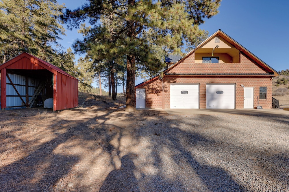 Mtn View: Cozy Couple's Retreat in Bayfield!
