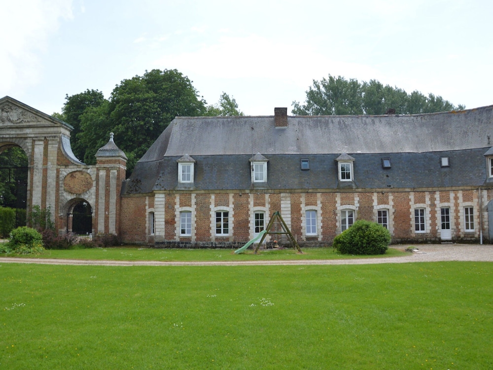 Holiday Home in a Historic Building Near Montreuil