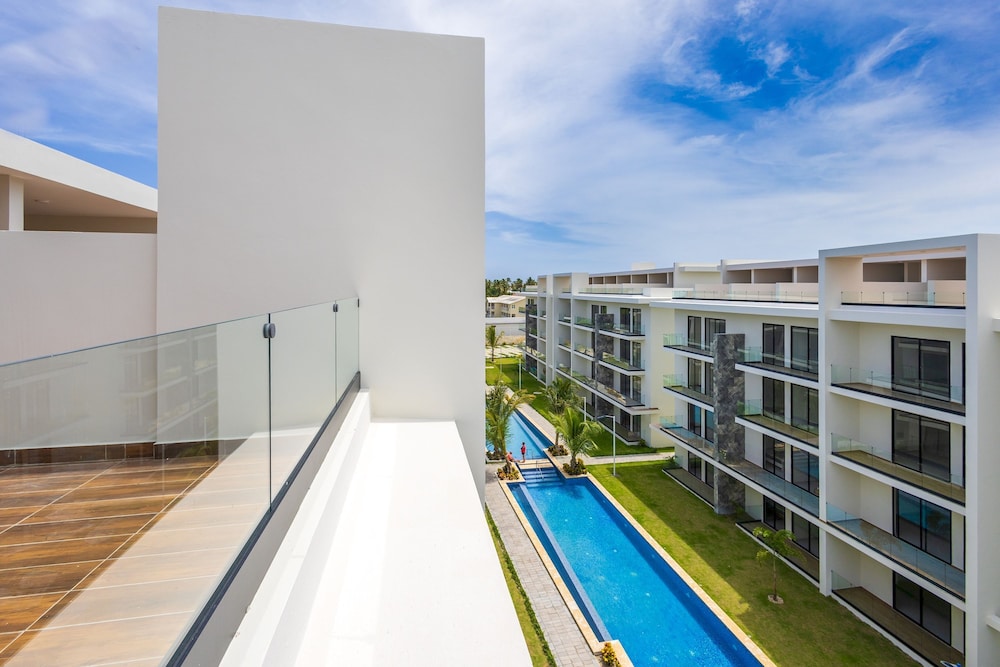 2BR Oasis in Eden Tropical - BBQ Pool Near Beach