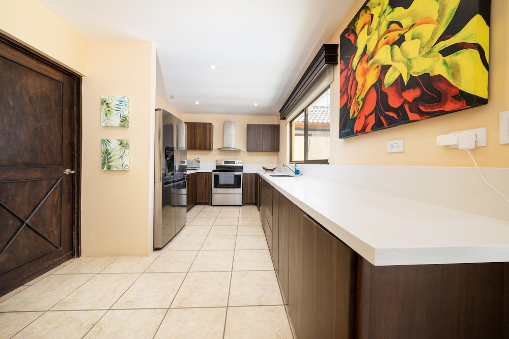 Freshly Updated 3BR With Pool Walk to the Beach Casa Luz de Luna