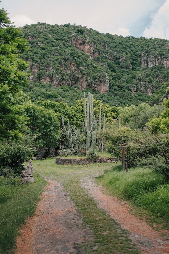 Entremontes