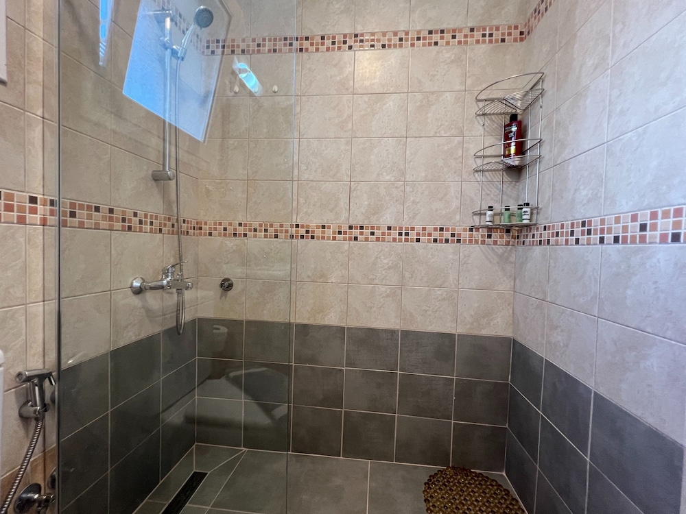 Kika Residence - 2 Bedroom House With Barbeque