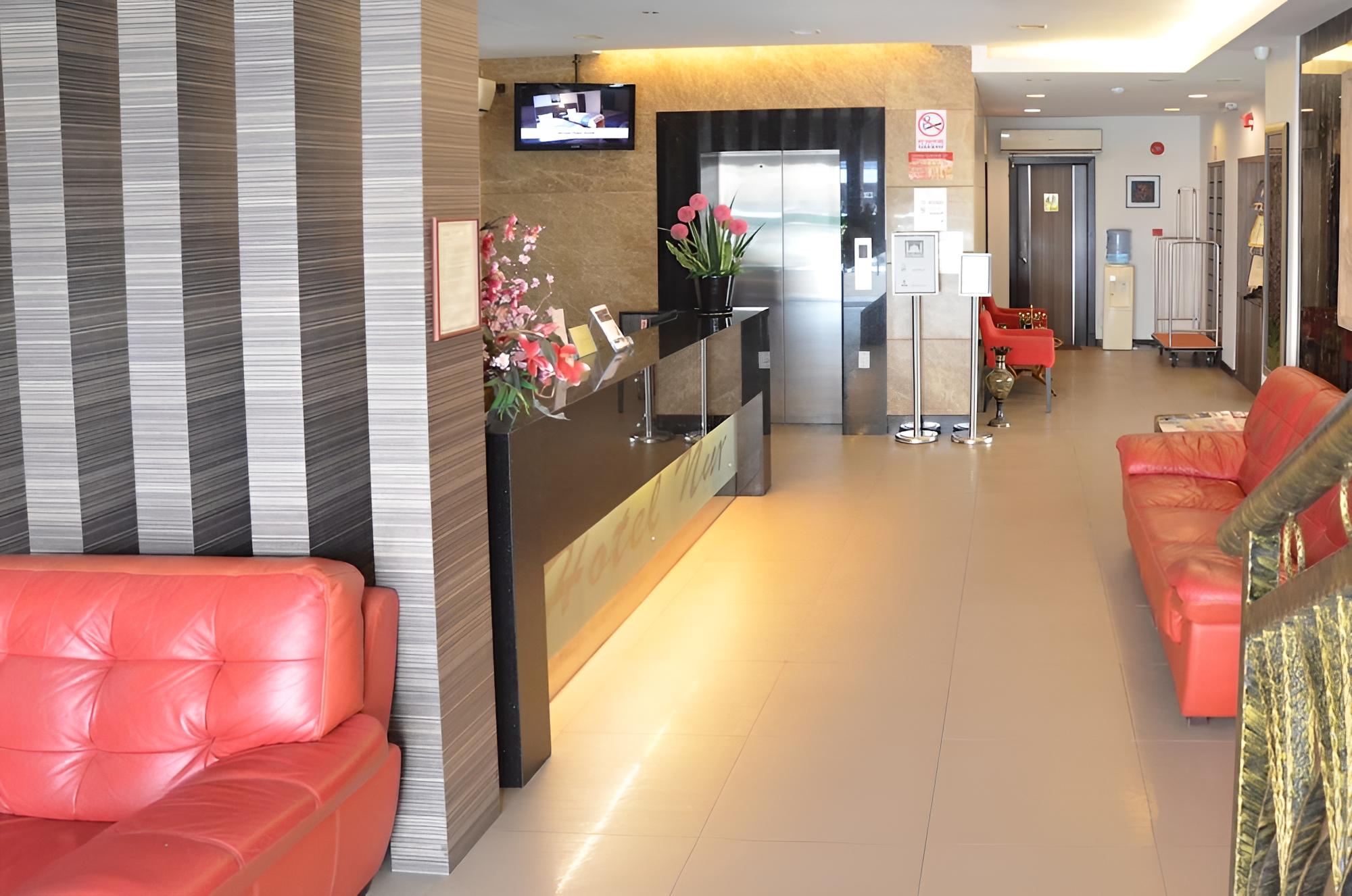 Super OYO 985 Hotel Nur