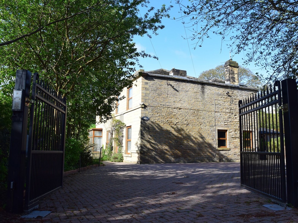 The Old Post Office - Pet Friendly Group Stays in Holmfirth