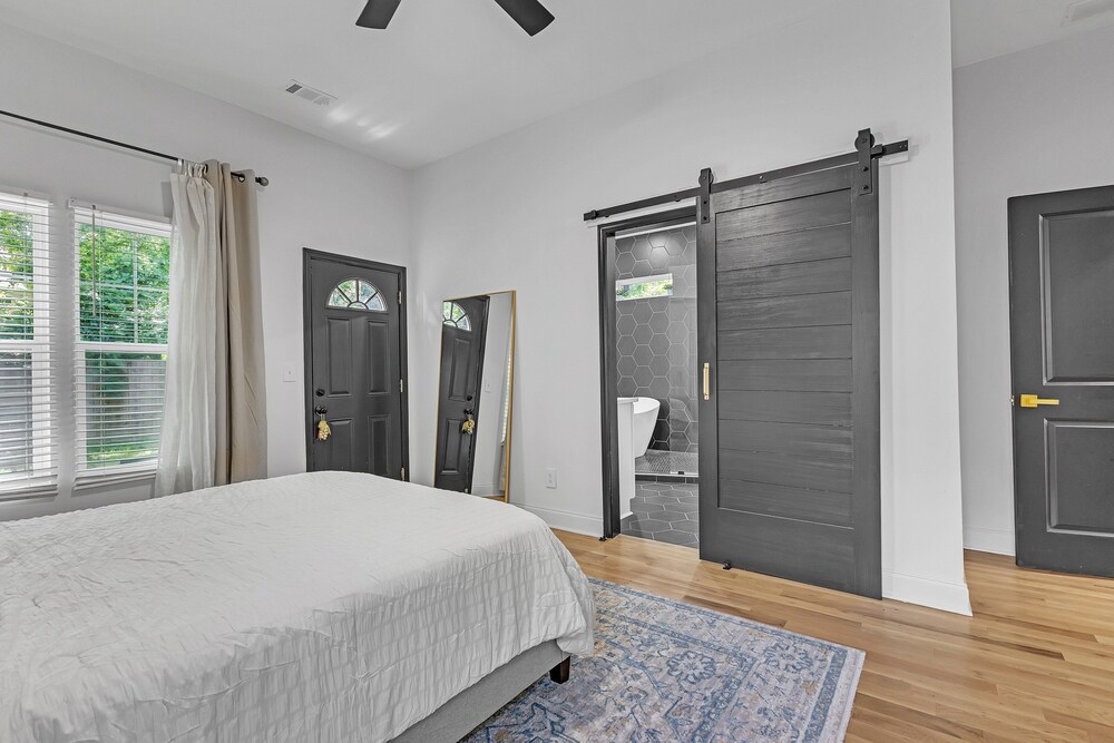 Stylish Bungalow Near Beltline & Breweries 4 Bedroom Bungalow