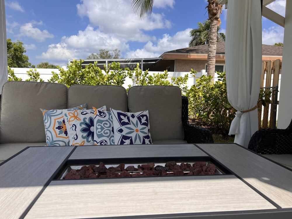 Luxury Pool Dog Friendly Central To Naples And Marco Island By Sky Run Naples 3 Bedroom Home
