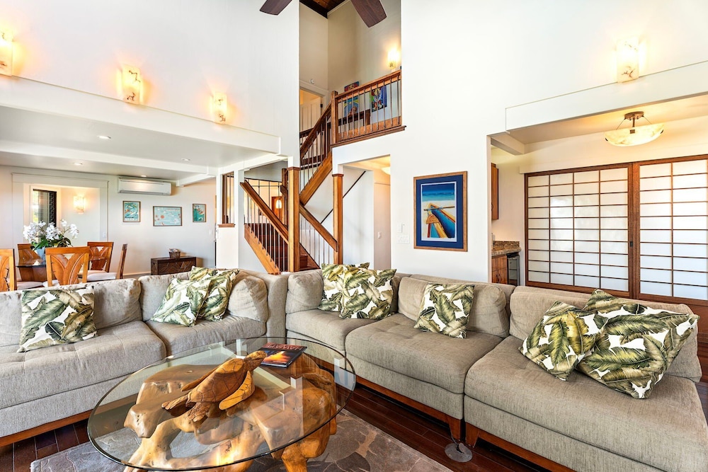 Beautiful Oceanfront - Air-conditioned - Sleeps 6 - Walk to Beach - Vrkcv