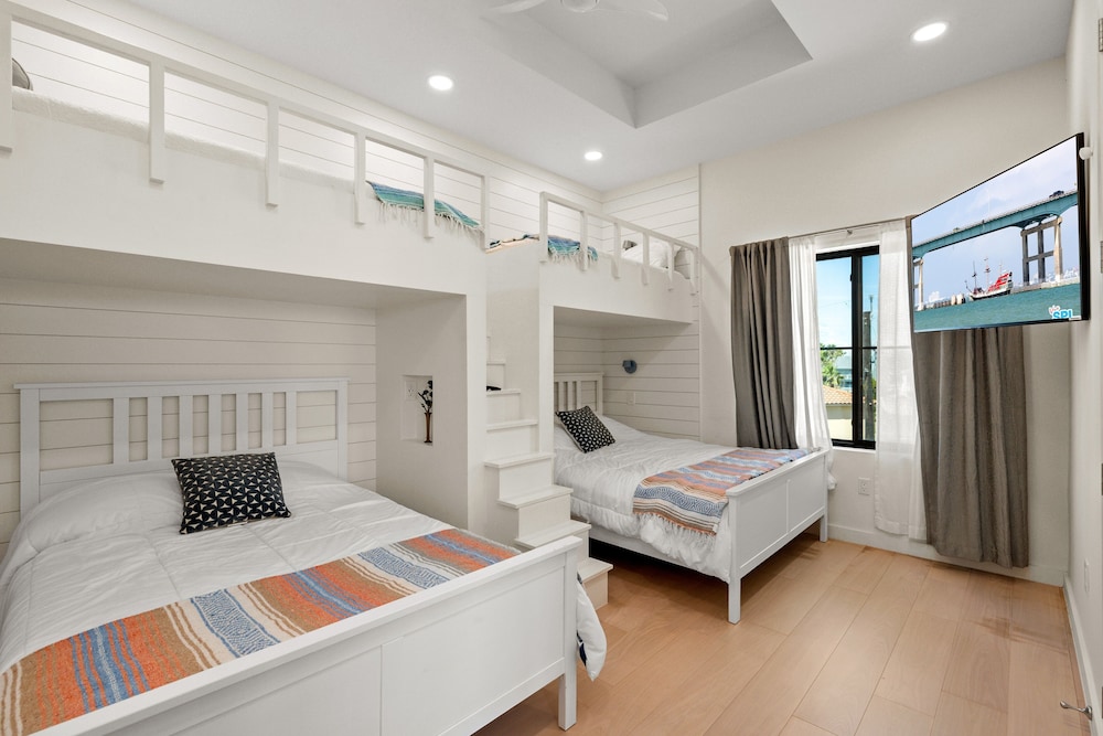 Miramar House, 120 E. Constellation 6 Bedroom Home