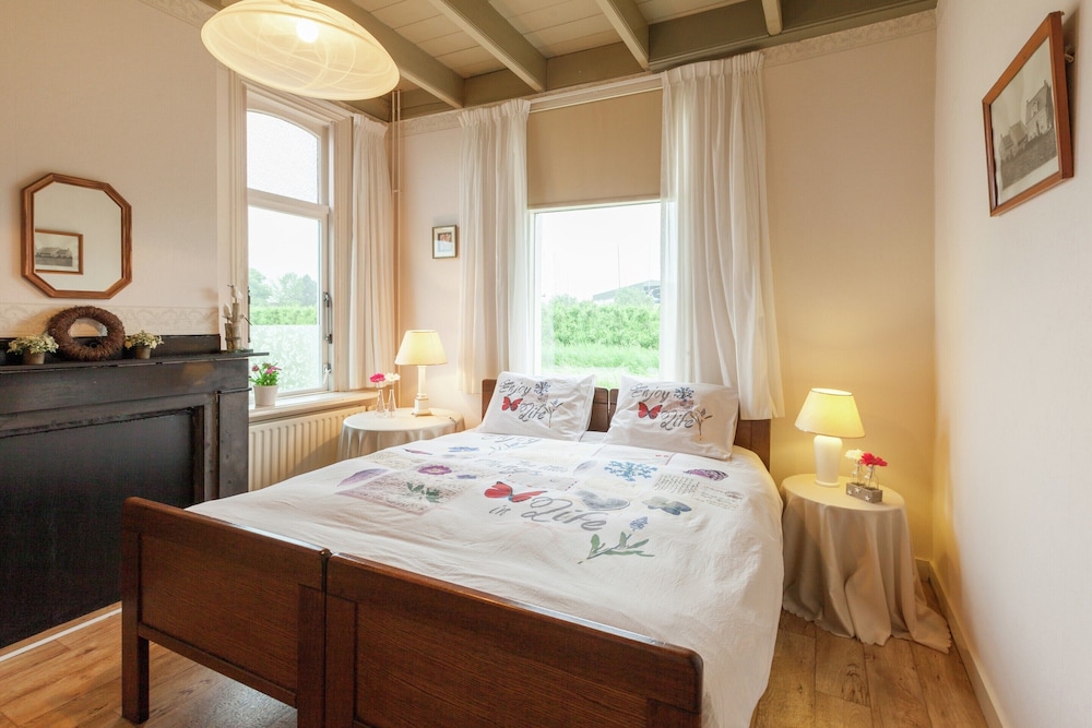 Lovely Cottage near Sea in Wemeldinge