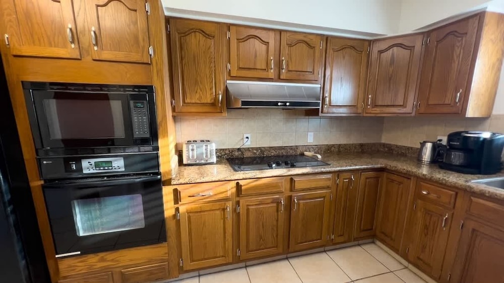 Fun Retro Island Vibe Sleeps 17 Beach 1 Block 4 Bedroom Home