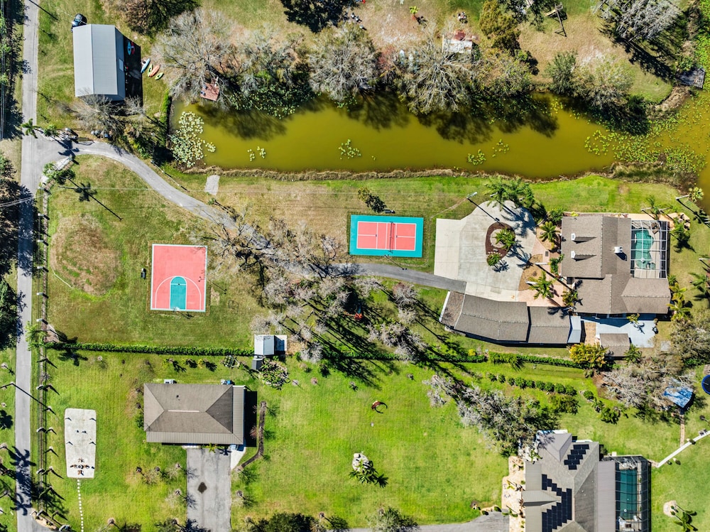 Luxe Waterfront Hideaway w Pool & Pirate Ship Dock