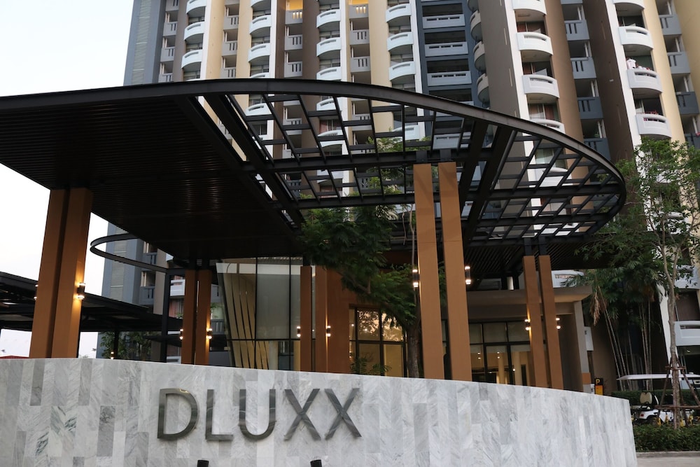 D-Luxx view 2