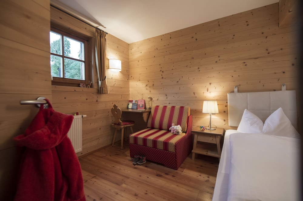 Post Alpina - Family Mountain Chalets