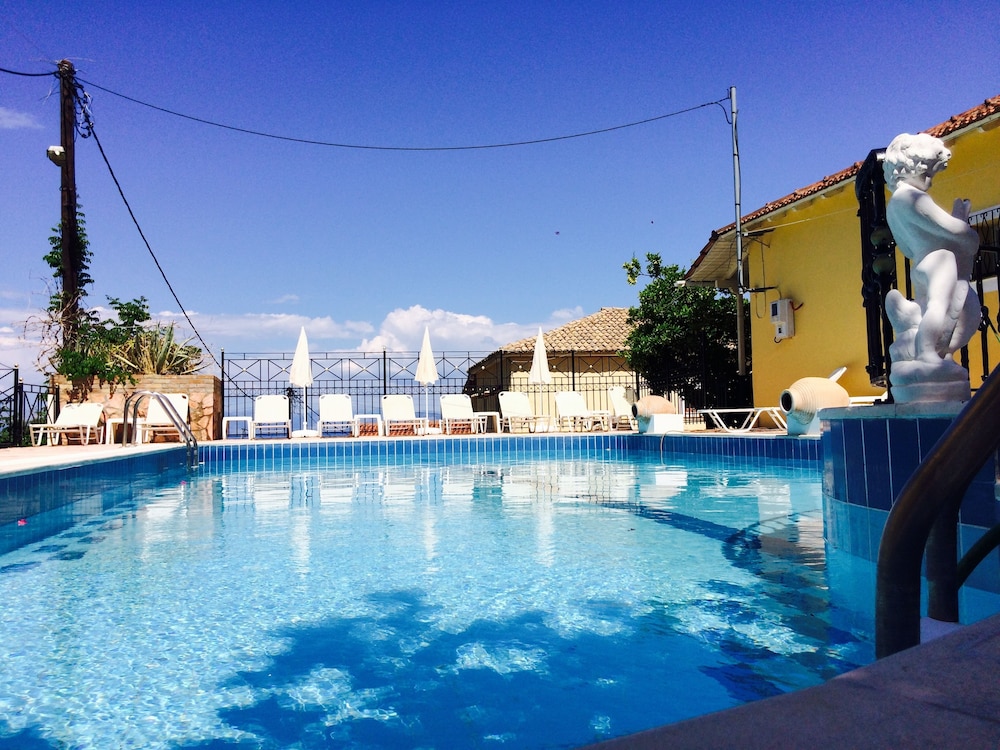 Avra Paradise Aparthotel