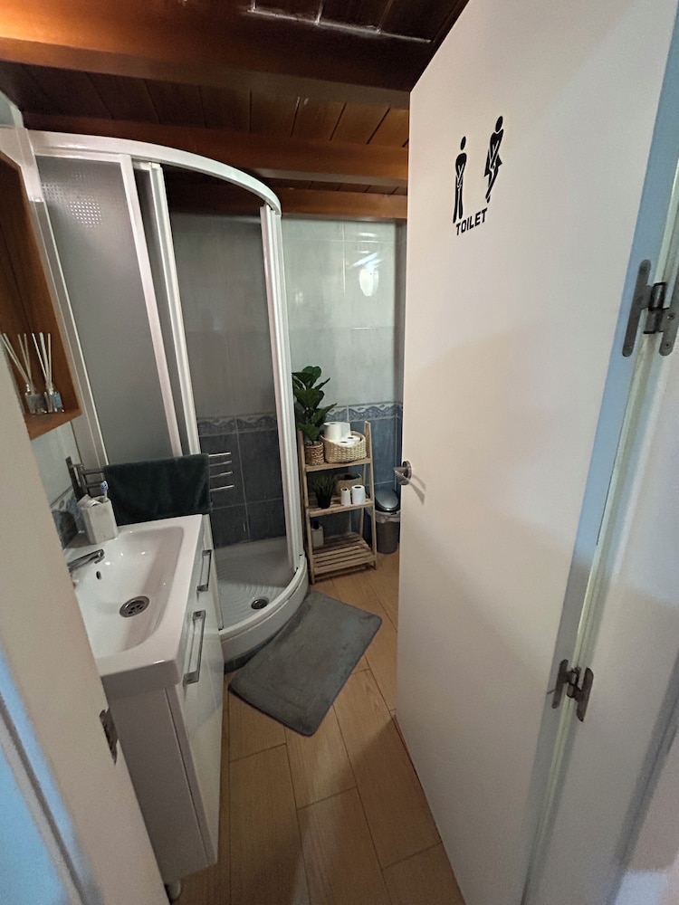 airbhouse private rooms & apartments