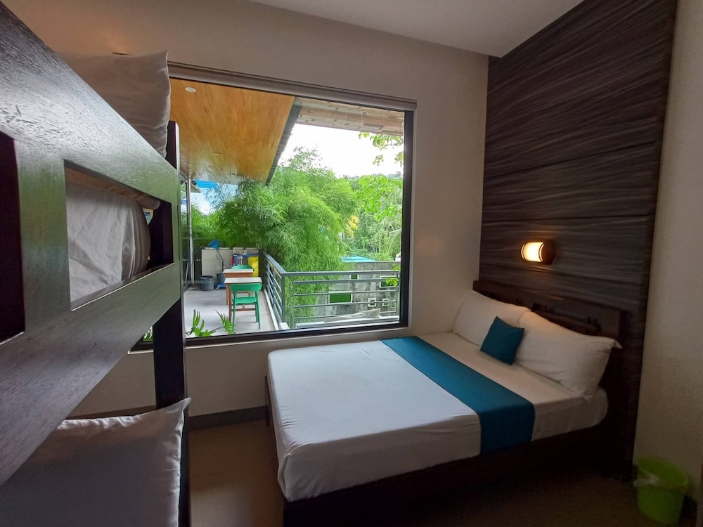 Anton's Loft Designer Resort Pansol