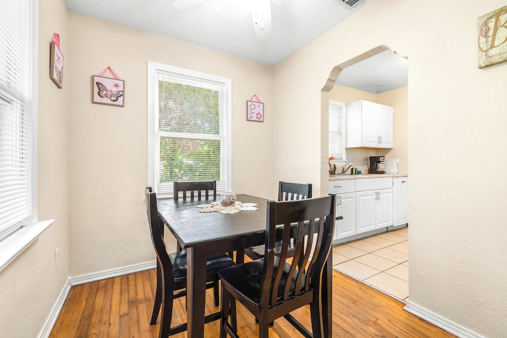 Charming Seminole Heights Getaway