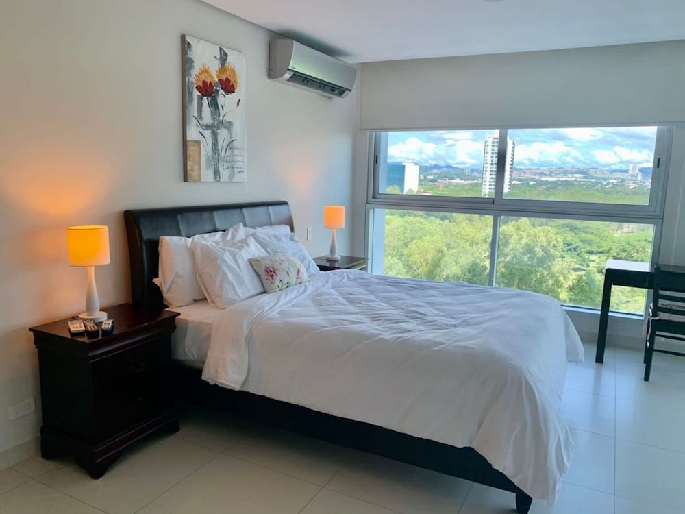 Blue Home I Spacious 1 Bed With Park View Parkside