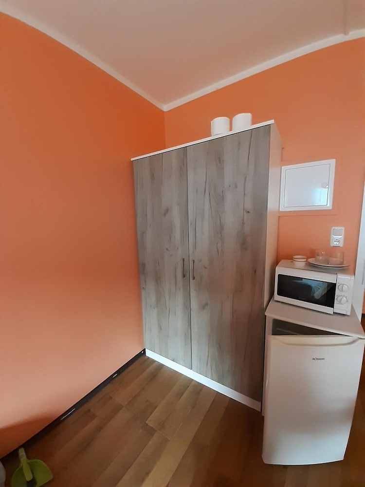 2-Rent Group Hostel Rooms&Apartments TUB19A