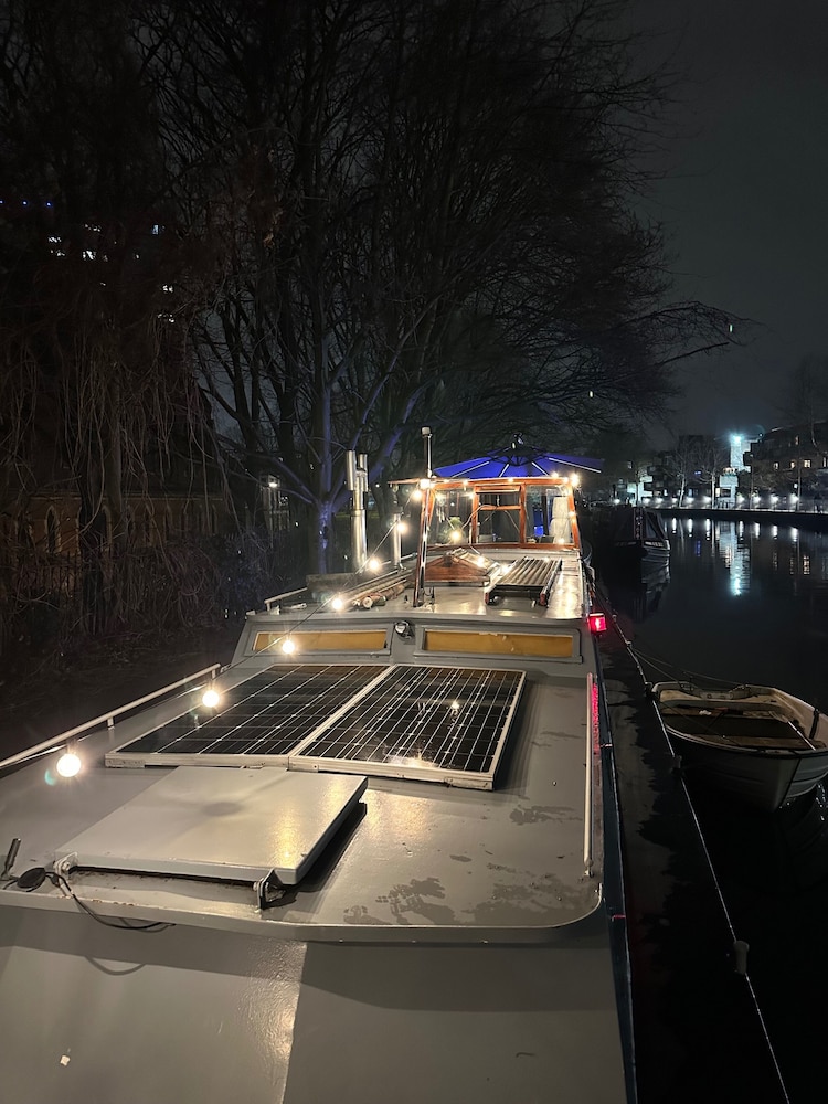 London Dutch Barge - Sleeps 3 & Cosy Fireplace