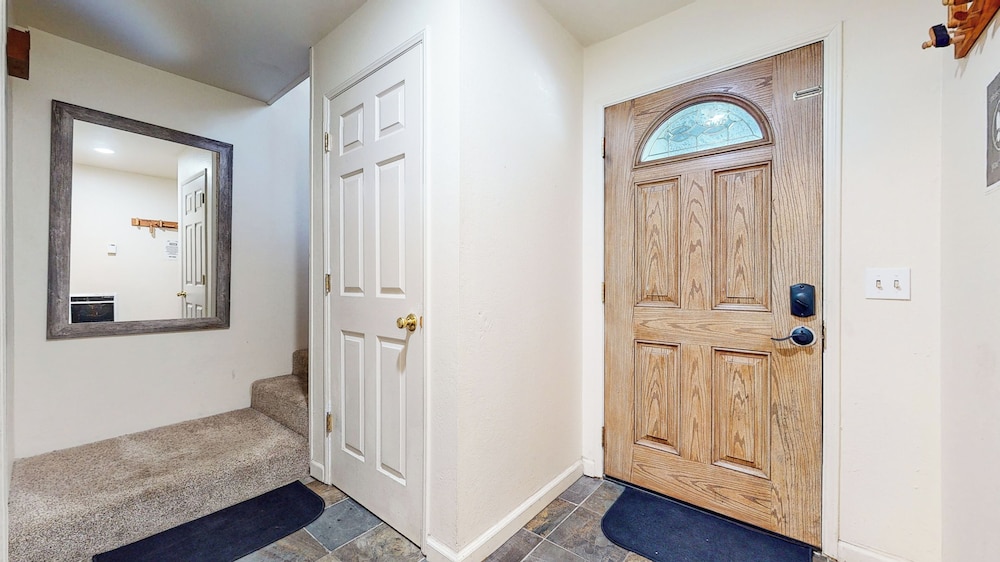 Mountain Chateau Retreat Desirable Resort 4 BDR view 2