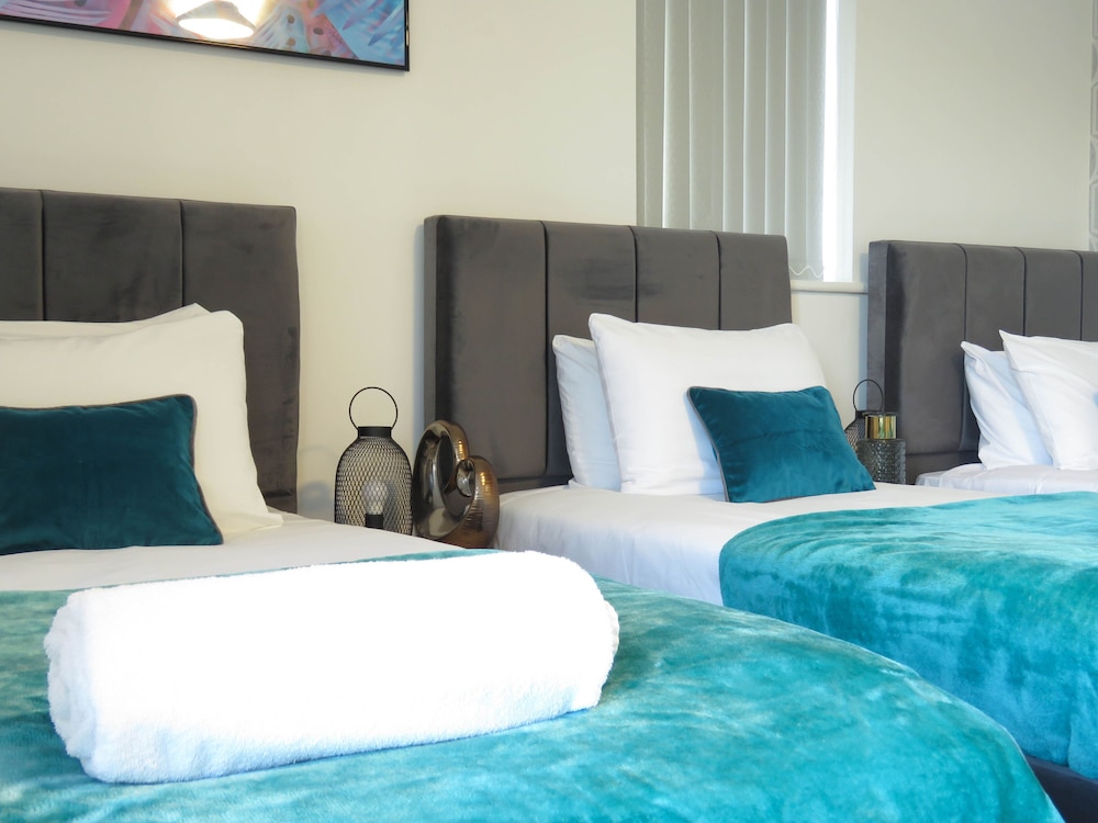 Tudors eSuites City Centre Apartment view 5