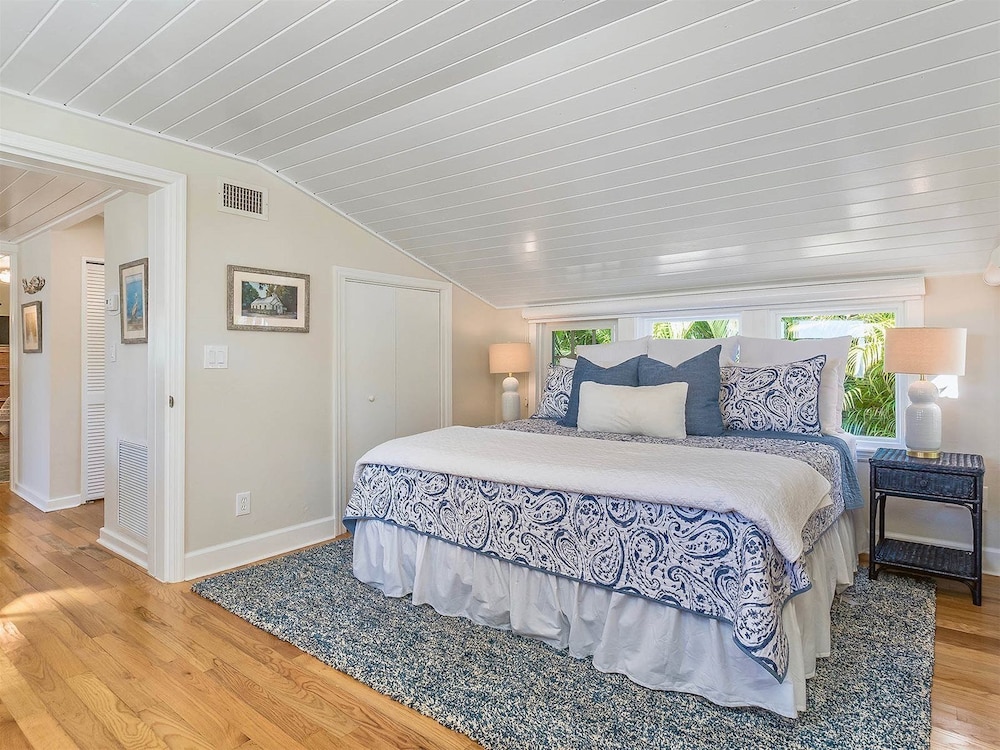 Captiva Charm view 5