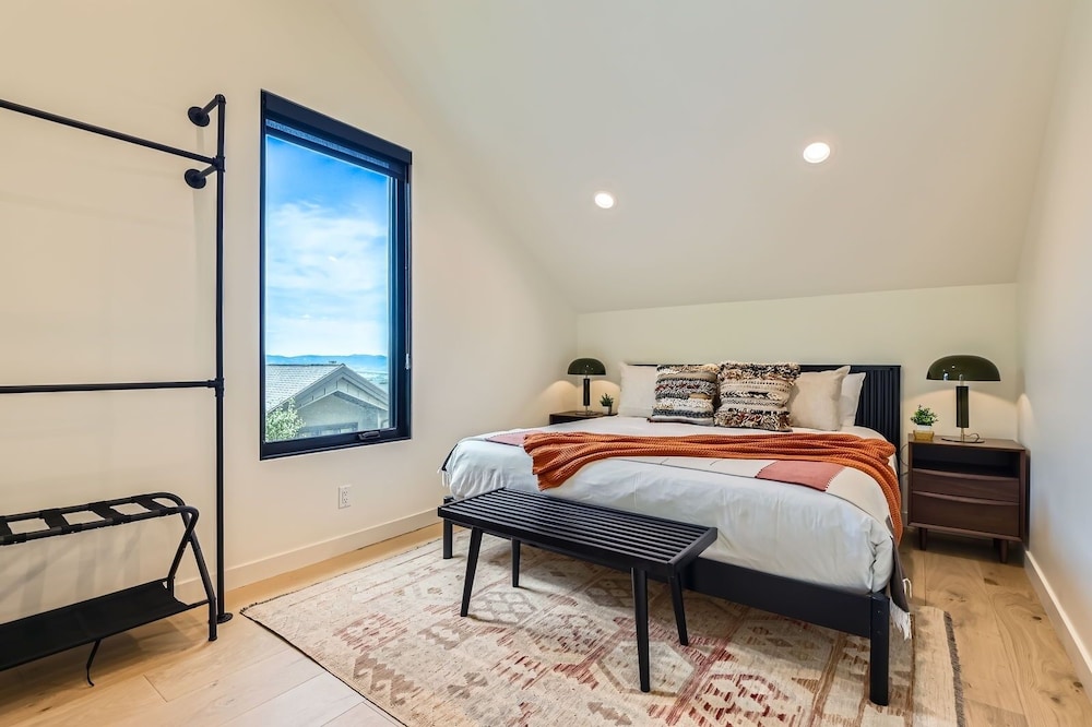 Park City Perfection On Lowell! 1063 4 Bedroom Home
