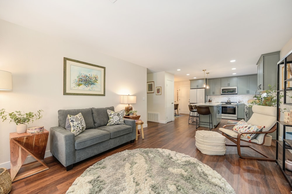 Family-friendly Getaway Near Slide Hill Park 3 Bedroom Home by RedAwning - Property Image 11