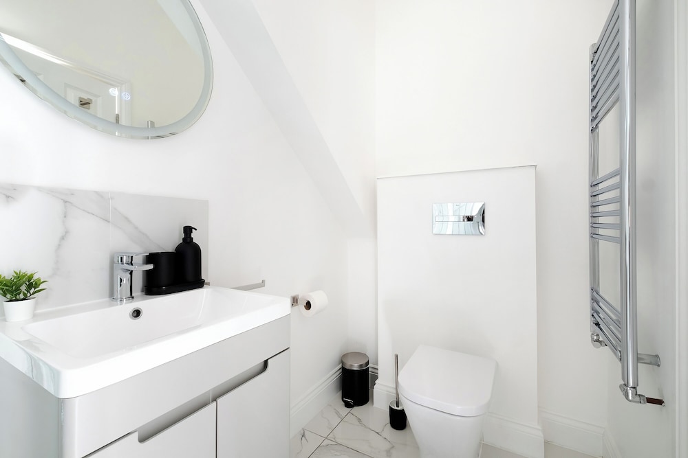 Luxury 4 Bedroom House in Central London