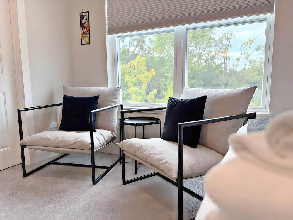 4BR Townhouse with Parking - WV rep 3