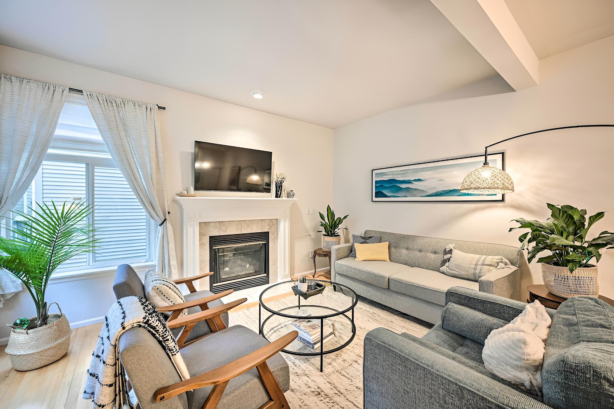 Seattle Townhome, Walk to Golden Gardens Park view 4