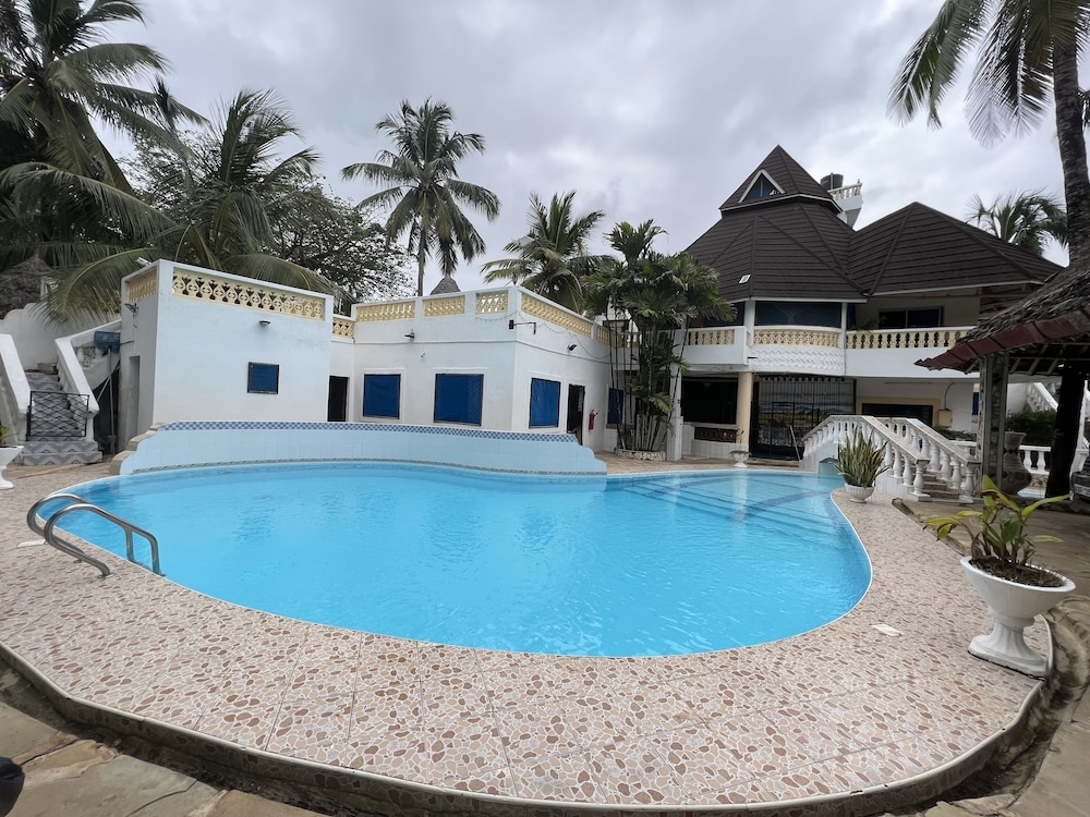 Charming and Remarkable15-bed Villa in Diani Beach view 3