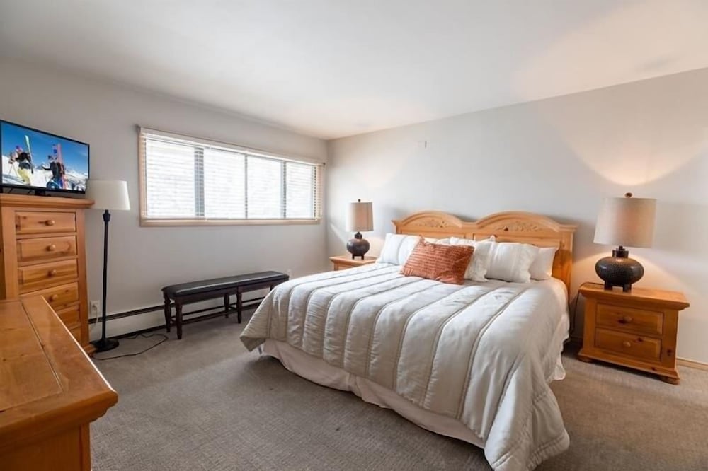 17 Vail Road Condos Ski All Day! Right in the Heart of the Village by RedAwning view 2