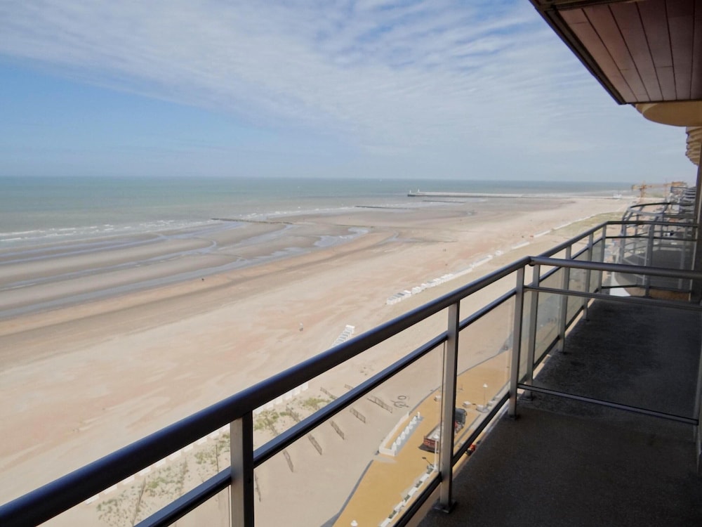 Coastal Comfort With Parking