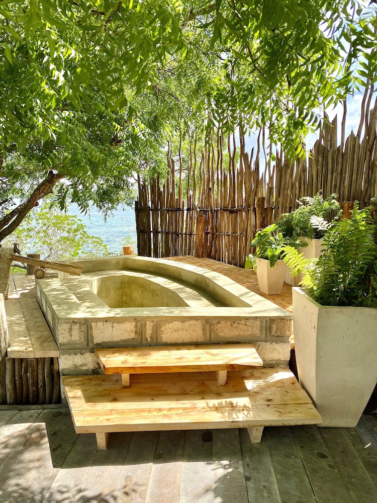 Rock and Sea Resort