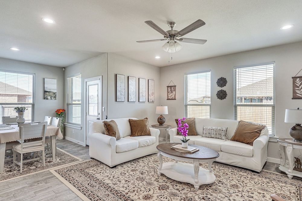 Spacious Family Home w/ Office in Midland-odessa!